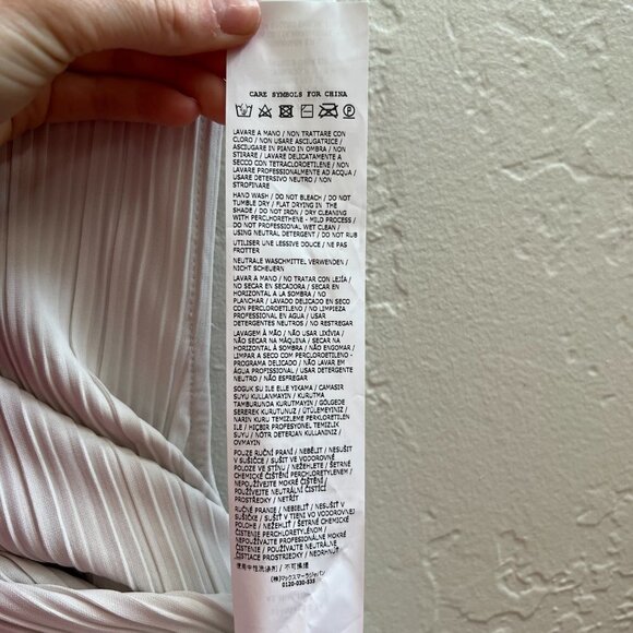 MaxMara Neutral Pleated Tunic Sleeveless Top With Side Slits - Picture 8 of 8